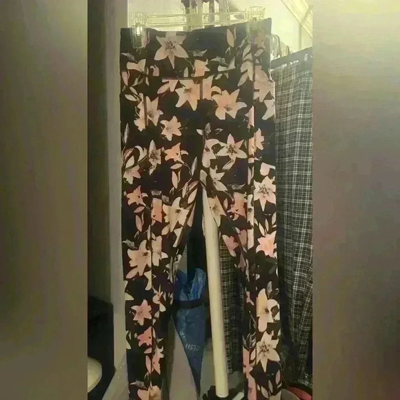 🆕️🏷Victoria’s Secret Core Essential Pocket Legging Black/Pink Lily - Picture 5 of 6